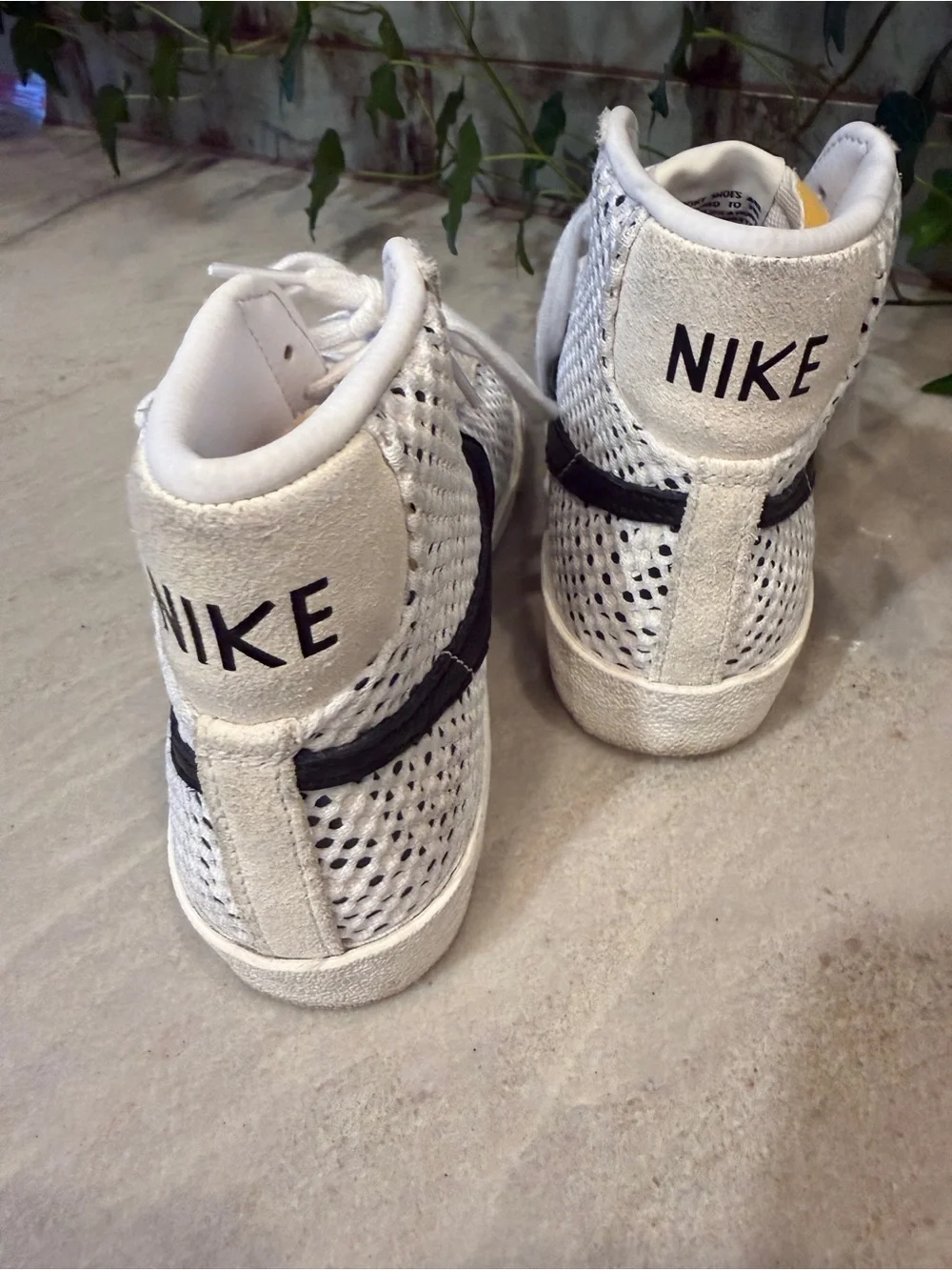 Nike Blazer Mid 77 SE Alter Reveal White Black Sneakers DO7131-100 Size 4.5Y/W6